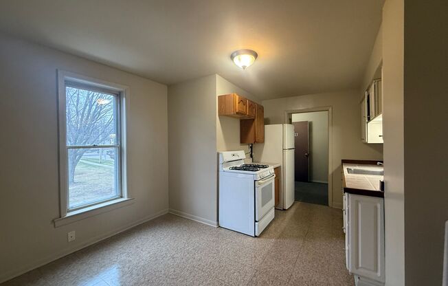 1 bed, 1 bath, $1,000, Unit 2B