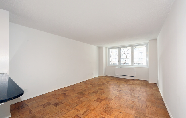 1 bed, 1 bath, $5,495, Unit 3G