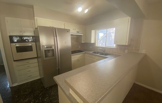 UT PRE-LEASE: West Campus 2 bed/1 bath fourplex unit,  Walk to UT, entertainment, restaurants, and more.