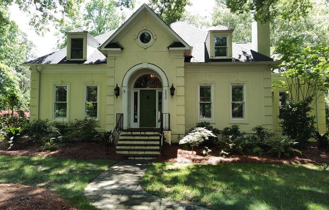 Gorgeous 4 beds, 3.5 bath home located in the Giverny Community!