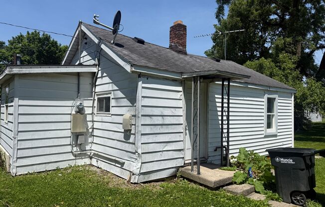 1503 W 16th St
