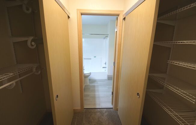 2 beds, 2 baths, 915 sqft, $1,750, Unit 102