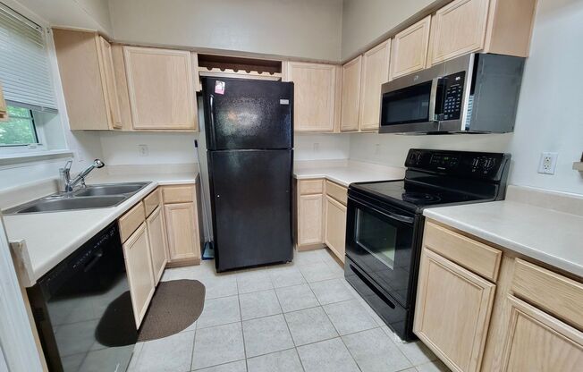 2 beds, 1 bath, $2,100, Unit #14208
