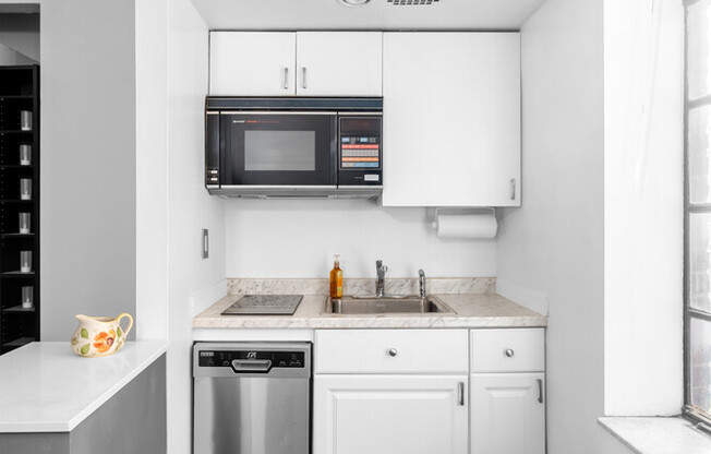 Studio, 1 bath, $2,800, Unit 1710