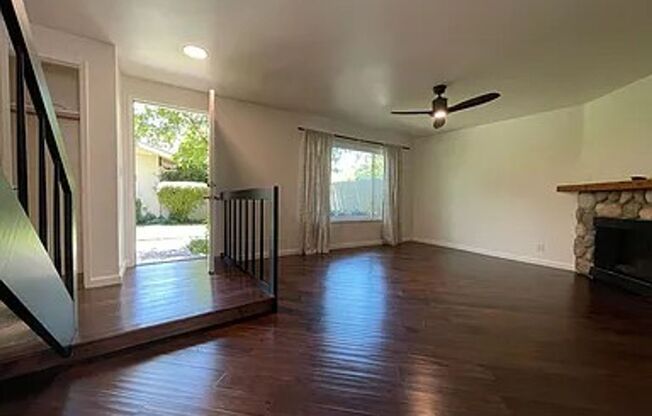 Mountain View-Spacious 4-Bedroom Mountain View Home in Desirable Community