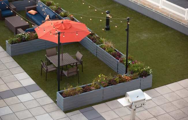 Outdoor Living at 10 West Apartments