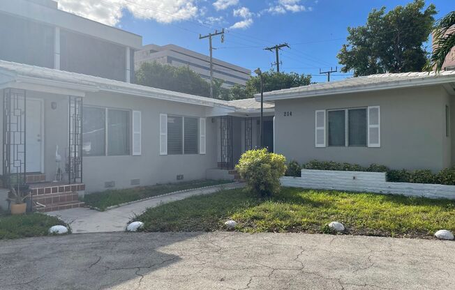 218 Antiquera Ave.
