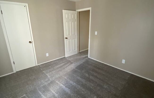 2 beds, 1 bath, 869 sqft, $1,139, Unit 2872B