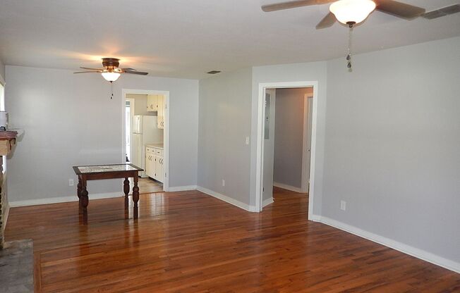 GORGEOUS 3/1 w/ Large Yard, Wood Floors, Office, & Washer/Dryer! Great NW Location Avail November 1st for $1425/month!