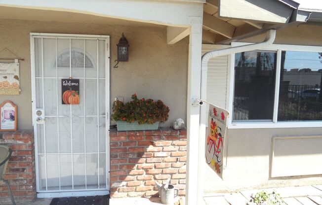Nicely Updated 1 Bedroom 1 Bathroom, Coco Palms Community.