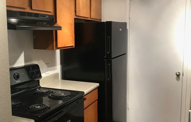 2 beds, 2 baths, 920 sqft, $900