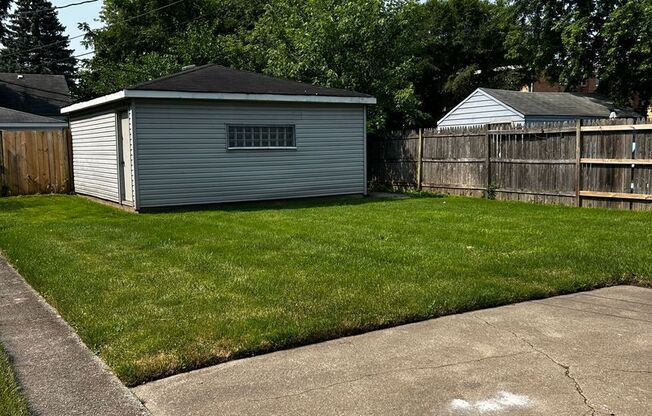 Modern 5-bedroom 2 bath home available for rent in Dolton.