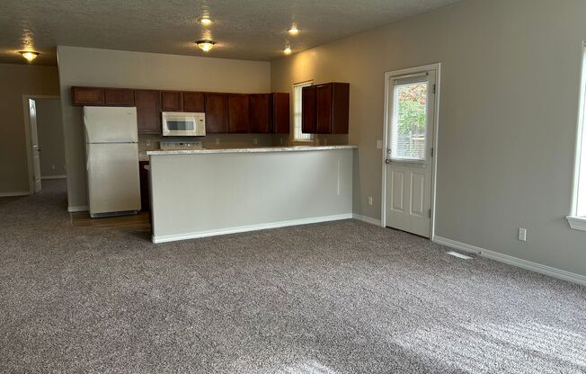 3 beds, 2 baths, 1,274 sqft, $1,995, Unit 307