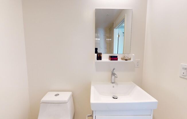 Studio, 1 bath, 350 sqft, $2,740, Unit 345 6th St, Unit 805