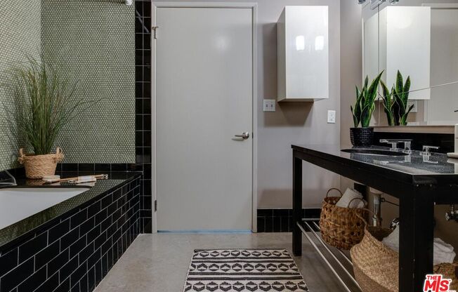 2 beds, 1 bath, 1,200 sqft, $3,900, Unit 410