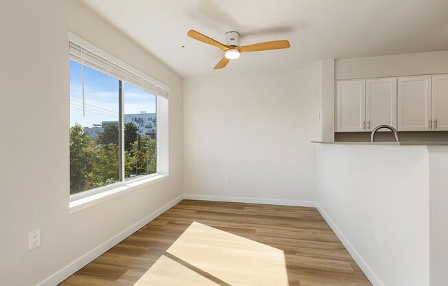 2 beds, 2 baths, 1,005 sqft, $2,795, Unit 402