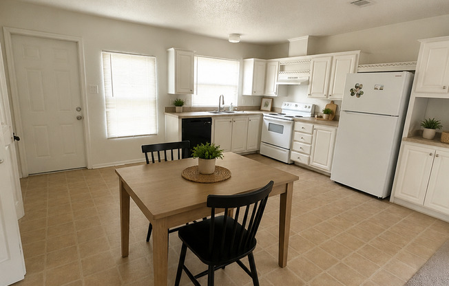 3 bedrooms / 2 bathroom house with private backyard