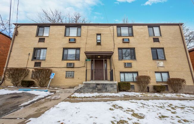 2 beds, 1 bath, 850 sqft, $949, Unit 10609 Lindberg Ave. B1 - Apt. 1
