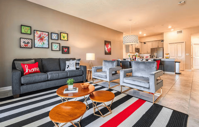 Beautiful 2 Bedroom, 2 Bathroom Davenport Home!