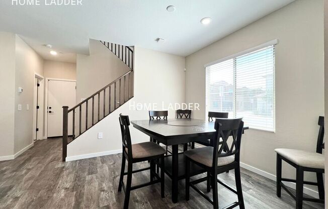 779 E DORAL AVE