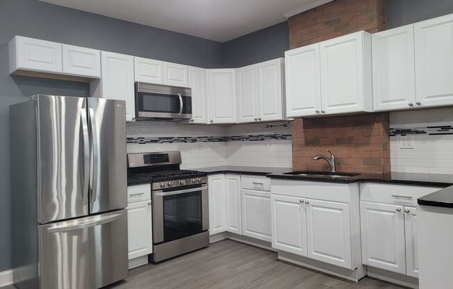 2 beds, 1 bath, 800 sqft, $1,250, Unit Upper West (Apt. 2)