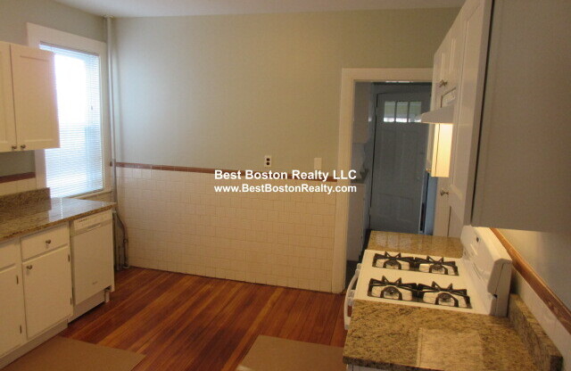 106 Highland Ave # 3