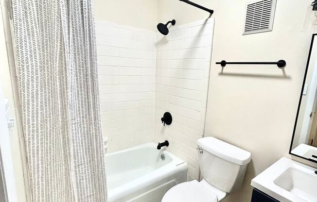 1 bed, 1 bath, 616 sqft, $950, Unit 24