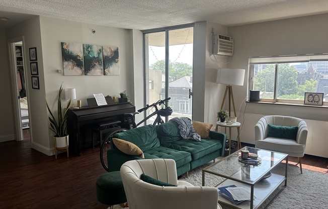 2 beds, 2 baths, 1,000 sqft, $3,900, Unit 801