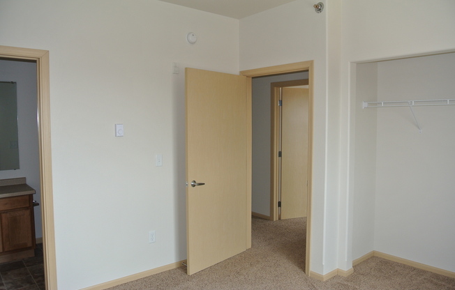 4 beds, 3 baths, $1,895, Unit 302