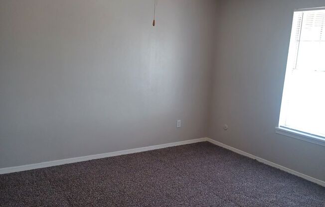 2 beds, 1 bath, 1,000 sqft, $970, Unit 98