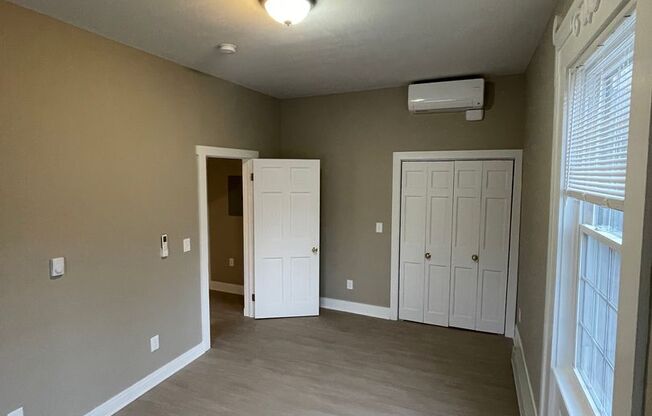 2 beds, 1 bath, $2,350, Unit 215- Library