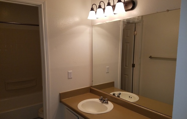 Studio, 1 bath, 415 sqft, $695, Unit *807