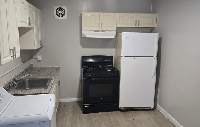 4 beds, 1 bath, 1,200 sqft, $2,400