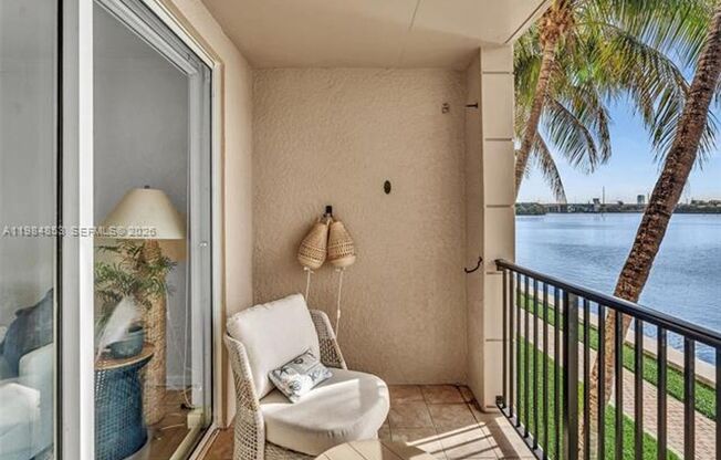 2 beds, 2 baths, 1,116 sqft, $4,000, Unit 17150 N Bay Rd # 2205