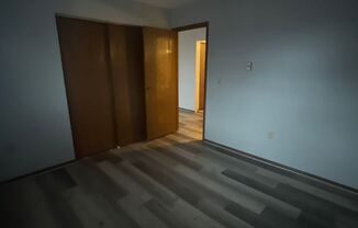 2 beds, 1 bath, $950, Unit A