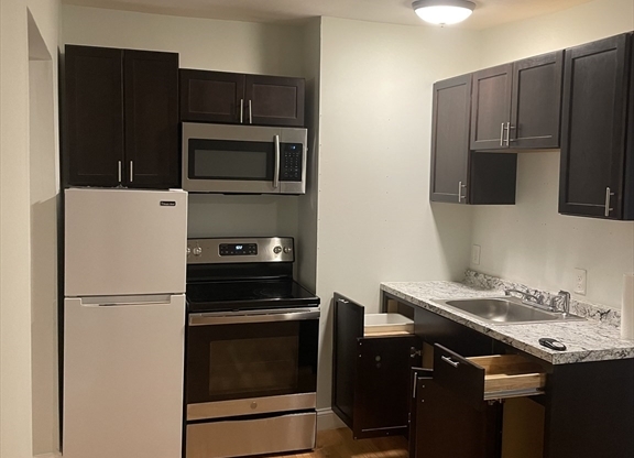 1 bed, 1 bath, $1,500, Unit 6