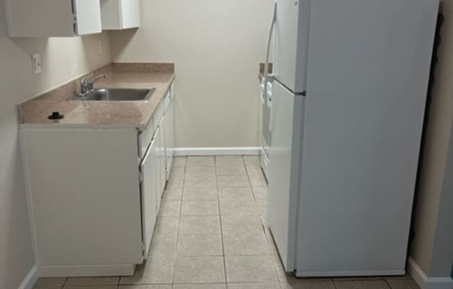 1 bed, 1 bath, 704 sqft, $1,395, Unit 44