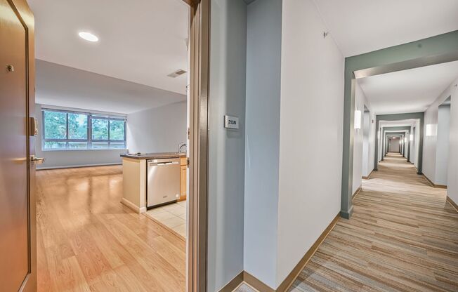 Beautifully Renovated 1BR Condo With Balcony in Amenity Rich Community with Parking!
