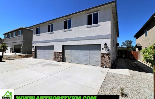 806 Mission De Oro. Washer/Dryer is included, Located in central Redding.