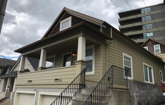 Light and bright one bedroom near PSU in SW PDX.