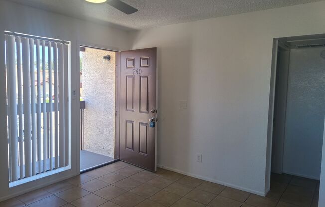 2 beds, 1 bath, 800 sqft, $1,095, Unit 240