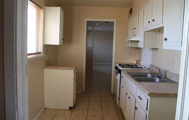 3 beds, 1 bath, $1,150