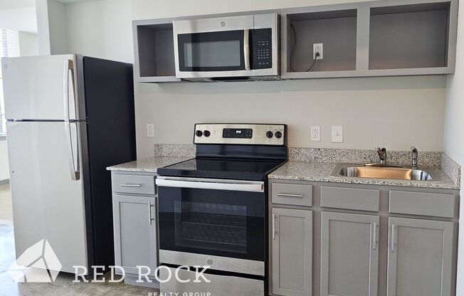 1 bed, 1 bath, 471 sqft, $950, Unit 712