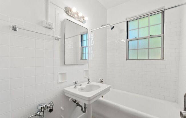 1 bed, 1 bath, 696 sqft, $1,795, Unit 202