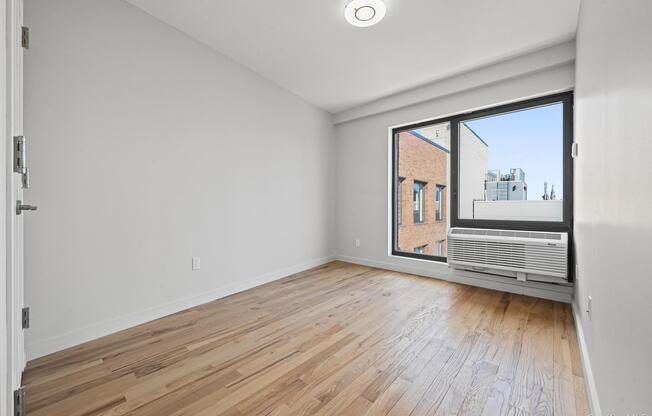 2 beds, 1.5 baths, 826 sqft, $5,800, Unit 5J