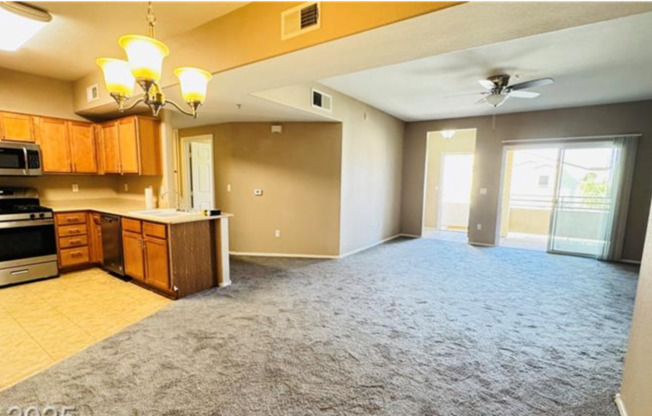 2 beds, 2 baths, $1,745, Unit UNIT 3214