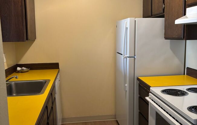 1 Bedroom Condo close to Washington Square with seasonal outdoor pool and move in special!