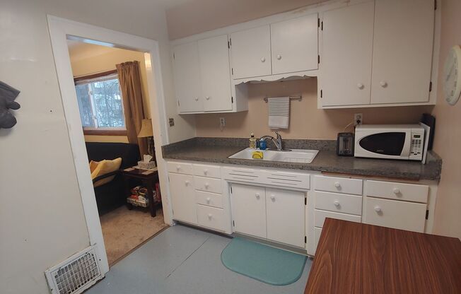 2 beds, 1 bath, $1,400