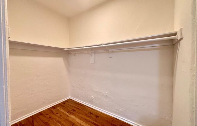 Studio, 1 bath, 450 sqft, $1,299, Unit 204