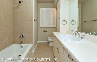 11 E Fulton Dr